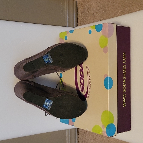 Shoes - Picture 6 of 6